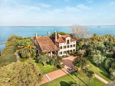 Isola Santa Cristina, em Veneza, Itália