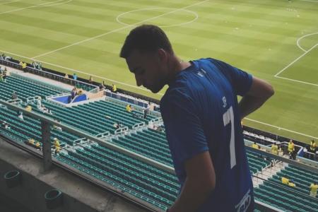 João Pedro Fernandes, filho de Pedrinho, no estádio para Escócia x Brasil