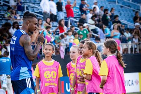 Juninho Bacuna em treinamento de Curaçao