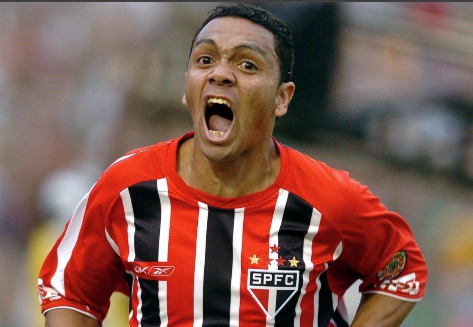 Ex-atacante Leandro é preso em SP por dívida de pensão alimentícia