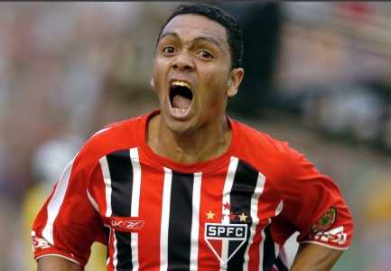 Leandro em ação pelo São Paulo