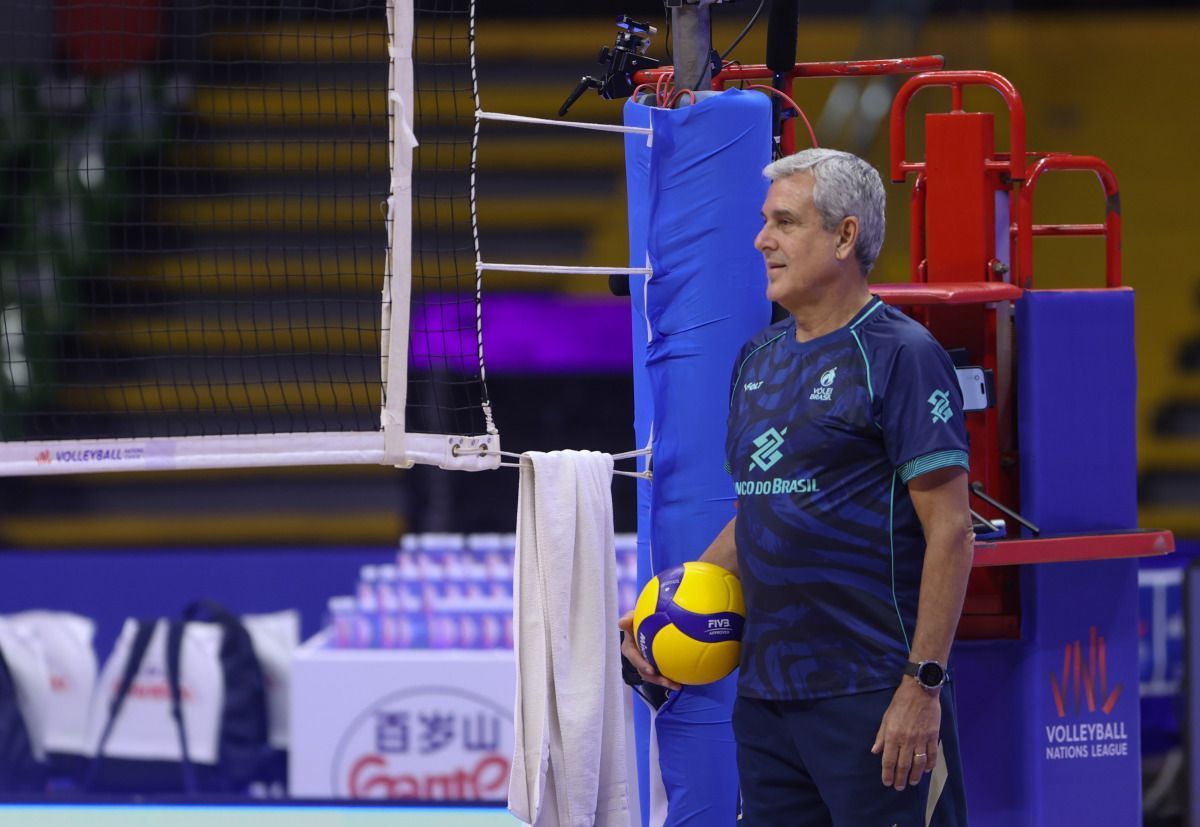 Sem Gabi, Zé Roberto define as 14 jogadoras para jogo contra a Itália na VNL