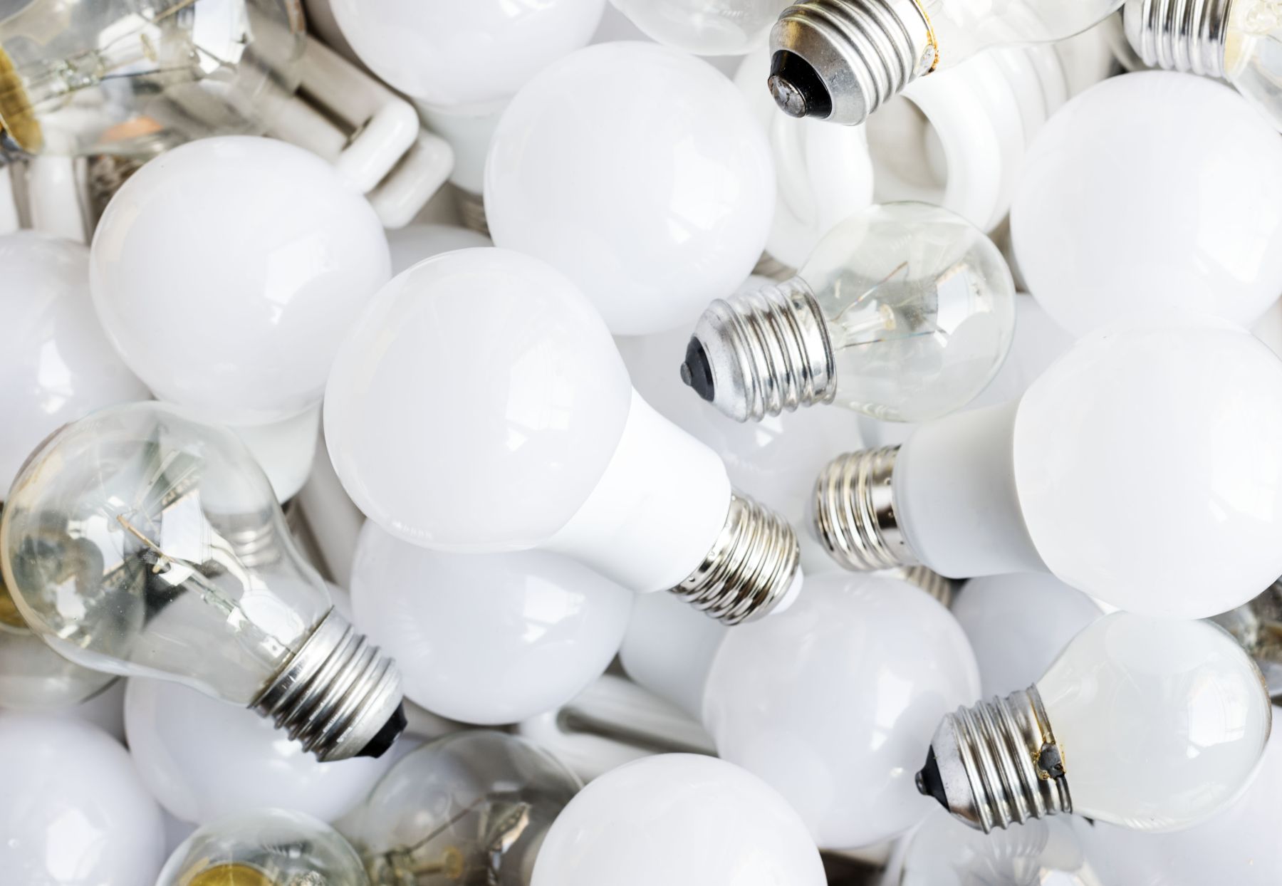 Adeus às lâmpadas fluorescentes: conheça a principal tendência de iluminação em 2026