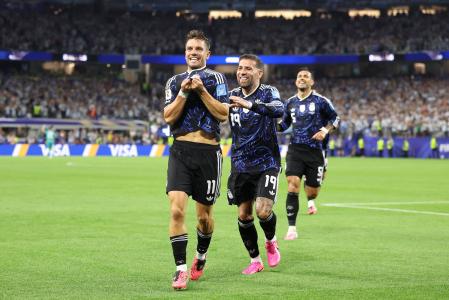 Lo Celso e Otamendi vibram com gol da Argentina sobre a Jordânia • Divulgação/X @Argentina