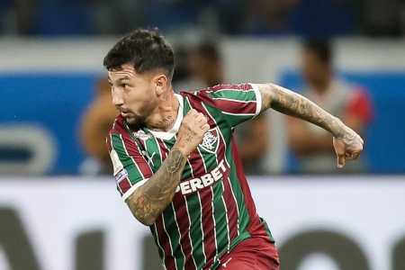 Lucho Acosta em ação contra o Cruzeiro • Marcelo Gonçalves/Fluminense