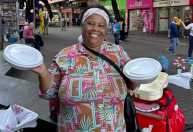 Dona Marta: empreendedora completa uma década vendendo marmita popular na Praça 7