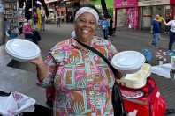 Dona Marta: empreendedora completa uma década vendendo marmita popular na Praça 7