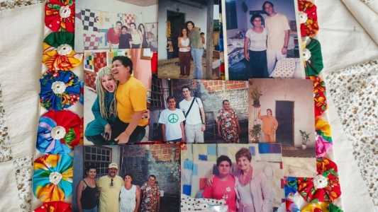 Fuxico feito por Carmem é admirado por vários famosos • Rômulo Ávila/ Itatiaia