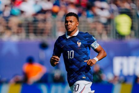 Mbappé em ação pela França contra a Suécia • Divulgação/equipedefrance