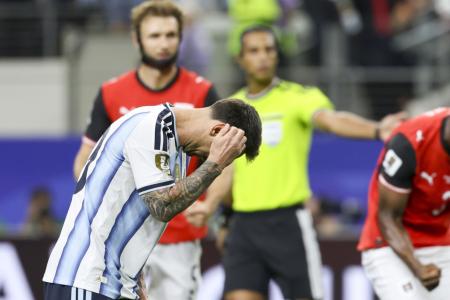 Messi perdeu pênalti contra a Áustria