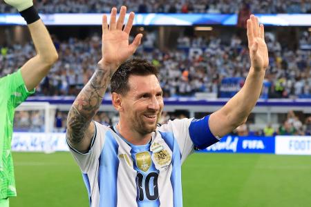 Messi foi ovacionado pela torcida em Dallas