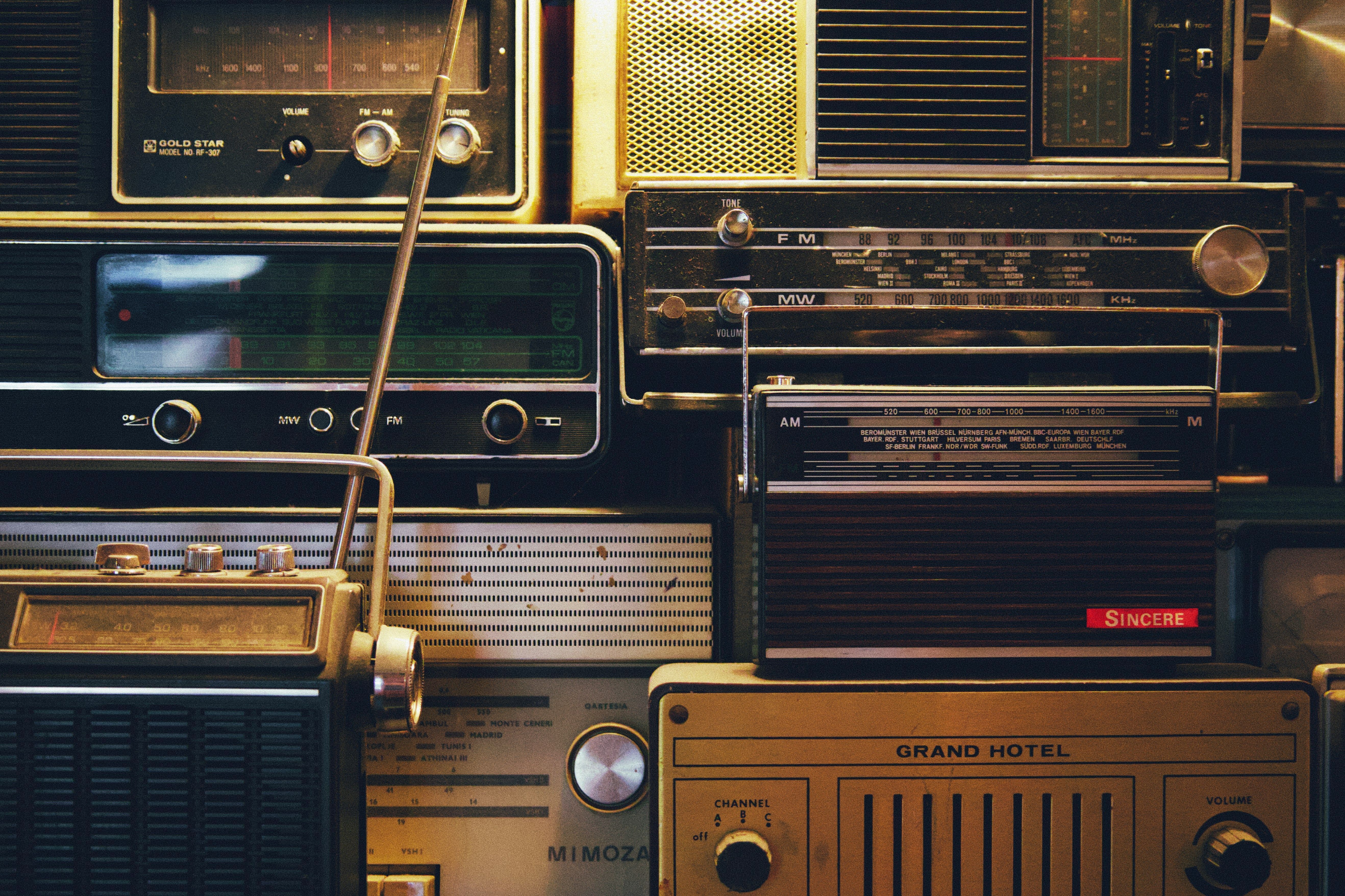 A voz da credibilidade: rádio se mantém como a mídia mais confiável, diz pesquisa