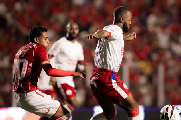 Em jogo de sete gols, Vila Nova vence Náutico e assume liderança provisória da Série B
