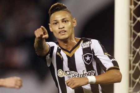 Neilton teve boa passagem pelo Botafogo dez anos atrás
