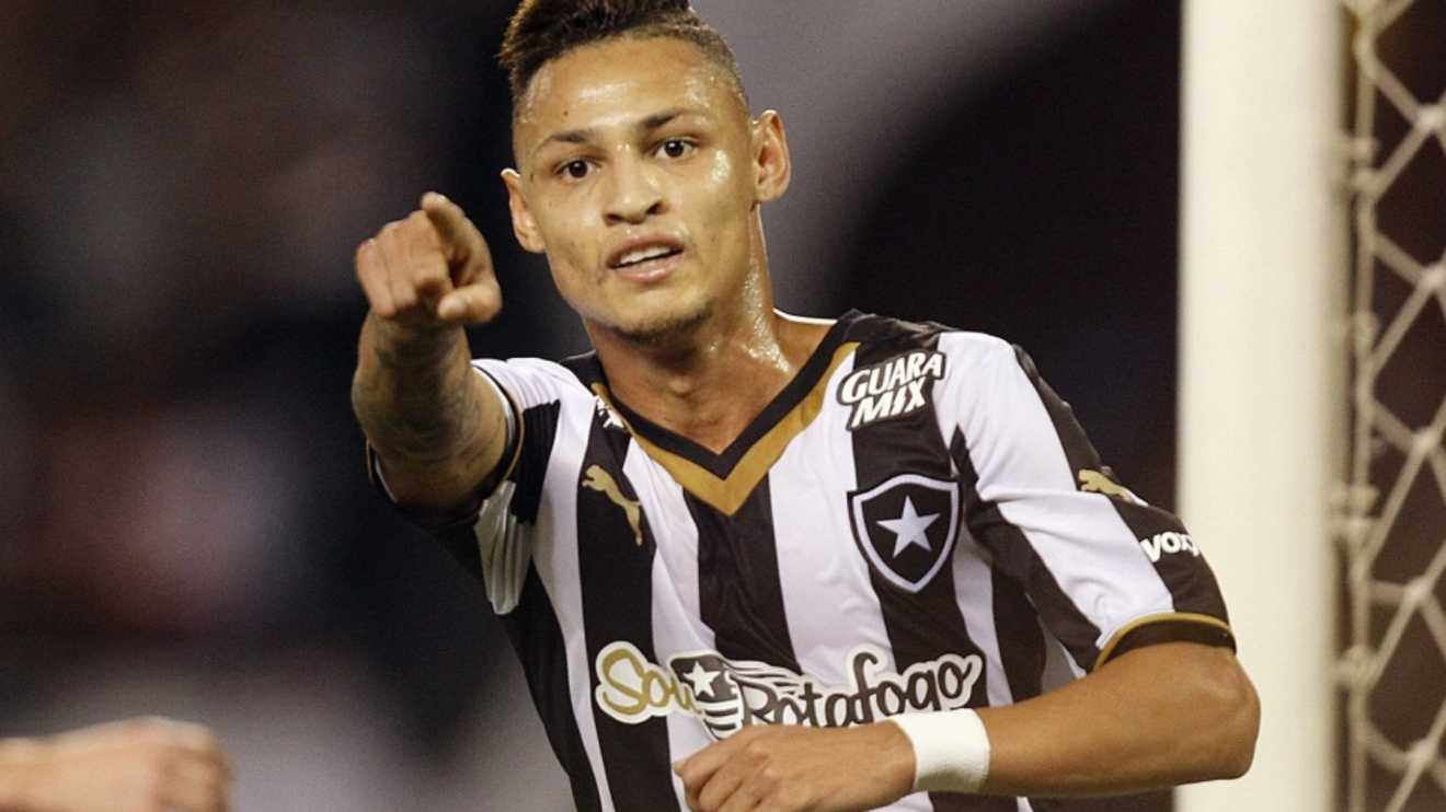 Saudades do Neilton? Atacante se reconecta ao Botafogo na Copa do Mundo