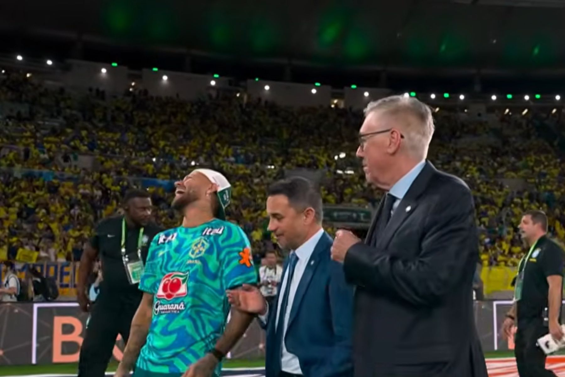 Neymar reage a reencontro com torcida em jogo do Brasil e manda recado empolgado