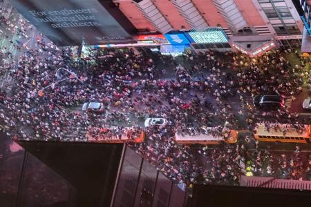 Visão aérea de área de NY tomara por festa dos Knicks
