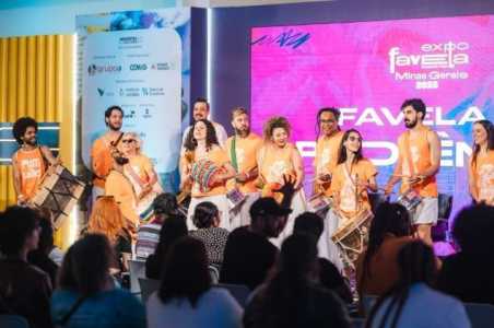 No palco, o Pata de Leão, grupo de percussão originado na região da Lagoinha e do Concórdia, que trabalha os variados ritmos da cultura afro-brasileira • Reverso Filmes/Divulgação
