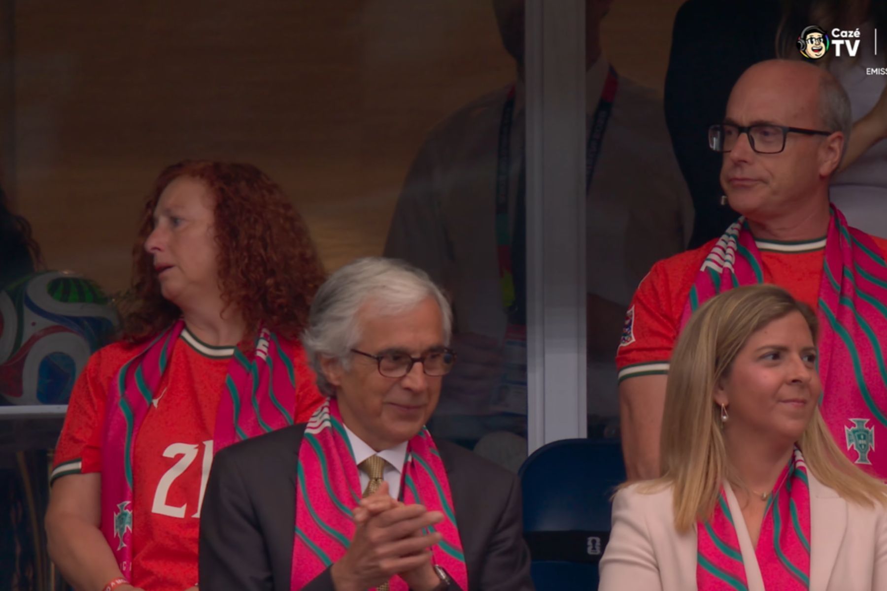 Pais de Diogo Jota se emocionam com homenagem em estreia de Portugal na Copa