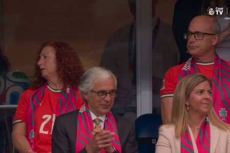 Isabel e Joaquim Silva, pais de Diogo Jota, na estreia de Portugal na Copa de 2026