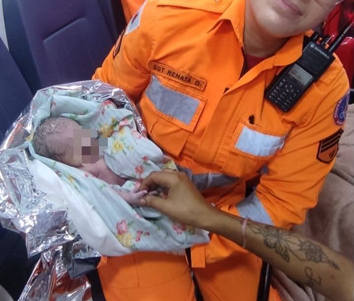 Mulher dá à luz dentro de casa com ajuda dos bombeiros em Montes Claros