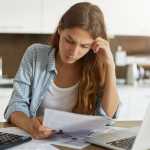 Pensamentos que atrapalham a sua vida financeira: como identificar e mudar hábitos