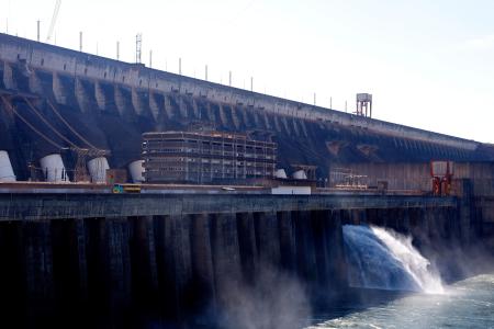 Área externa da usina hidrelétrica Itaipu Binacional