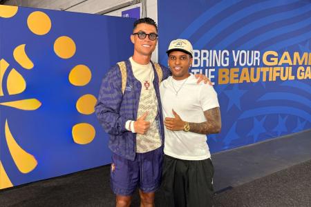 Rodrygo e Cristiano Ronaldo após Colômbia x Portugal