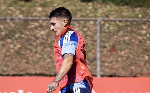 Gabriel Rojas durante treino pelo Cruzeiro em 2026