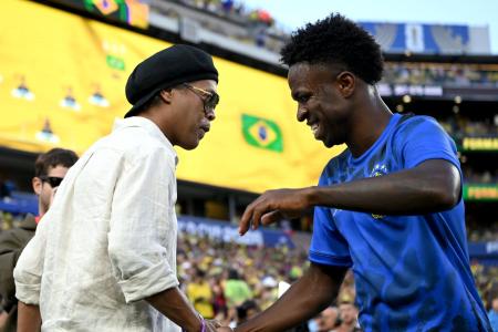 Ronaldinho Gaúcho e Vini jr. antes de Brasil x Haiti