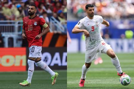 Mohamed Salah (à esquerda) e Mehdi Taremi (à direita)