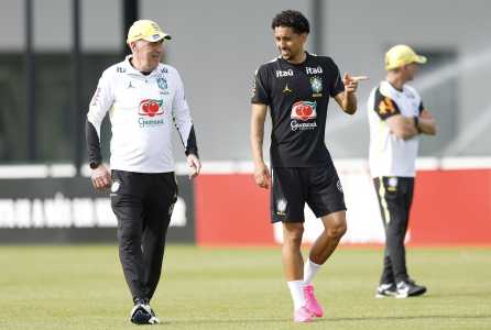 Marquinhos e Carlo Ancelotti em atividade da Seleção Brasileira