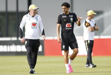Marquinhos e Carlo Ancelotti em atividade da Seleção Brasileira