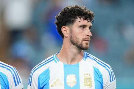 Senesi, zagueiro do Tottenham e agora da Argentina na Copa do Mundo de 2026