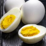 O que acontece no corpo ao comer dois ovos todos os dias, segundo a ciência
