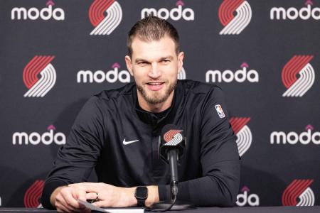 Tiago Splitter em entrevista como técnico interino dos Blazers na temporada 2025/2026 da NBA