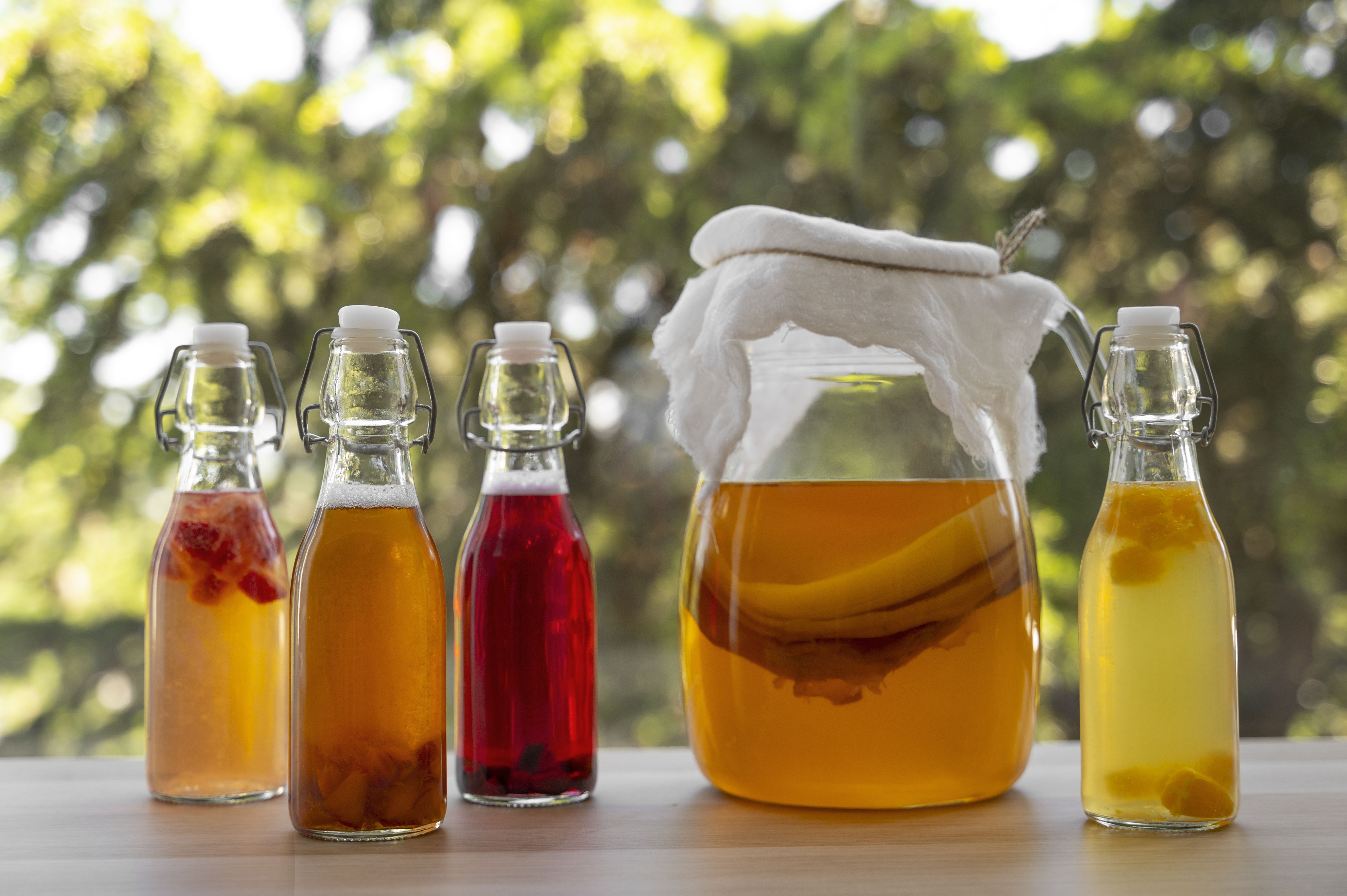 Kombucha com frutas vermelhas e guaraná: sabor, probióticos e energia
