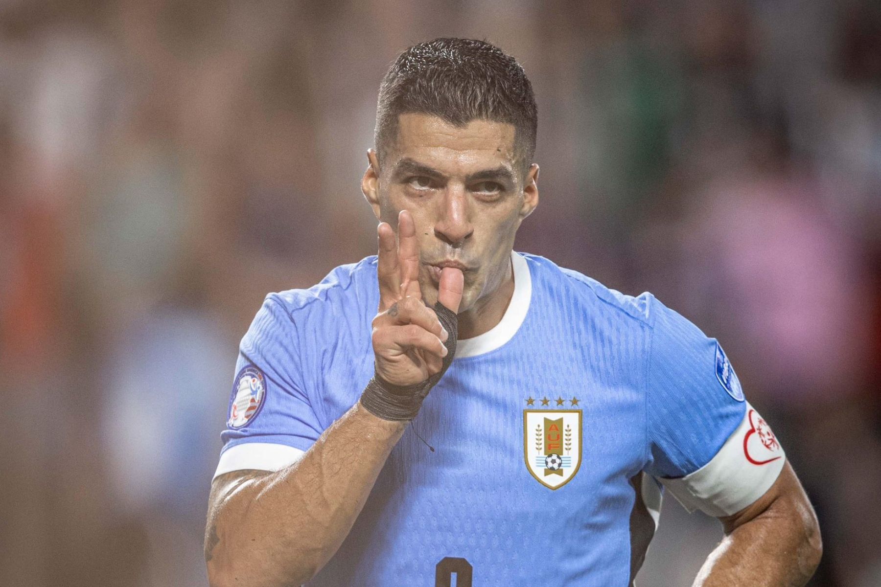 Técnico do Uruguai explica ausência de Suárez na convocação para a Copa do Mundo