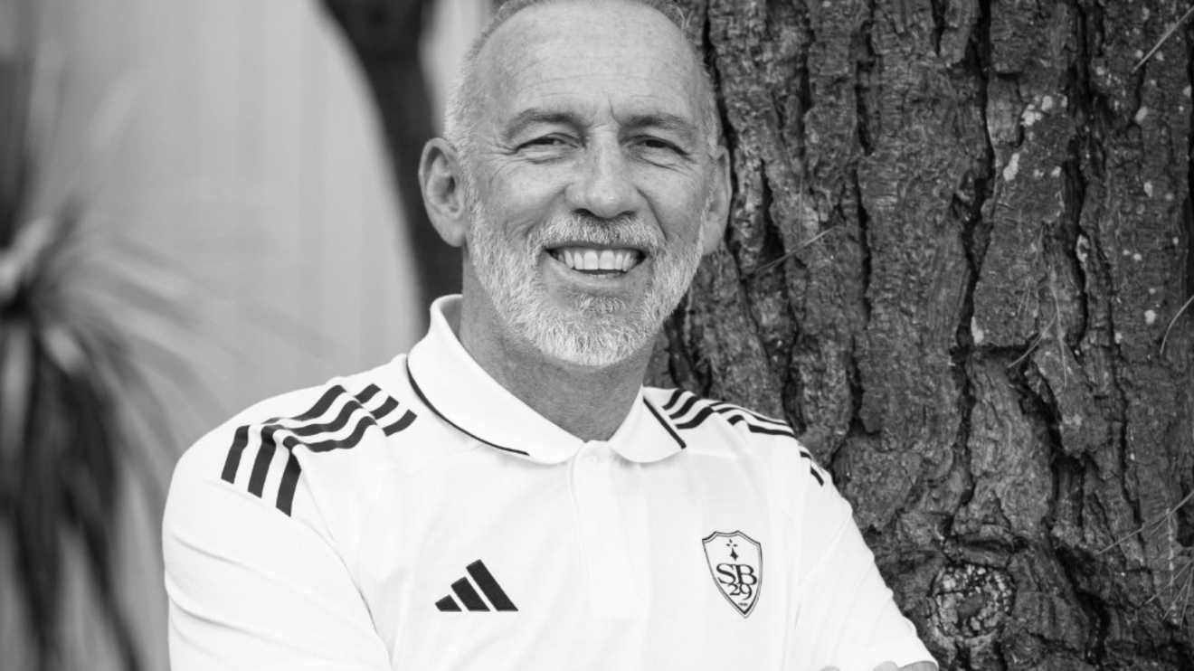 Treinador de clube francês morre após batalha contra o câncer