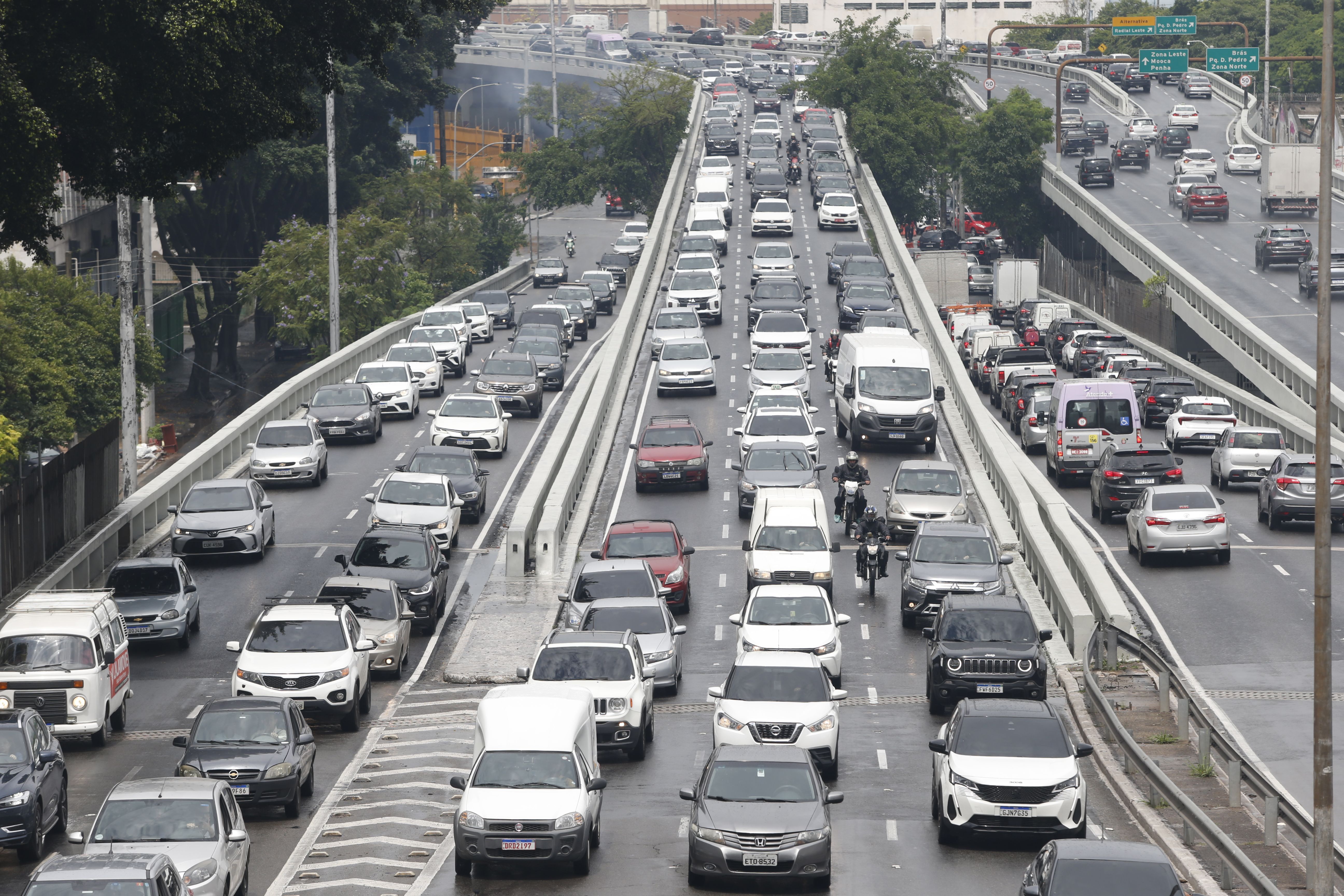 Mudanças no código de trânsito podem reduzir idade mínima para dirigir