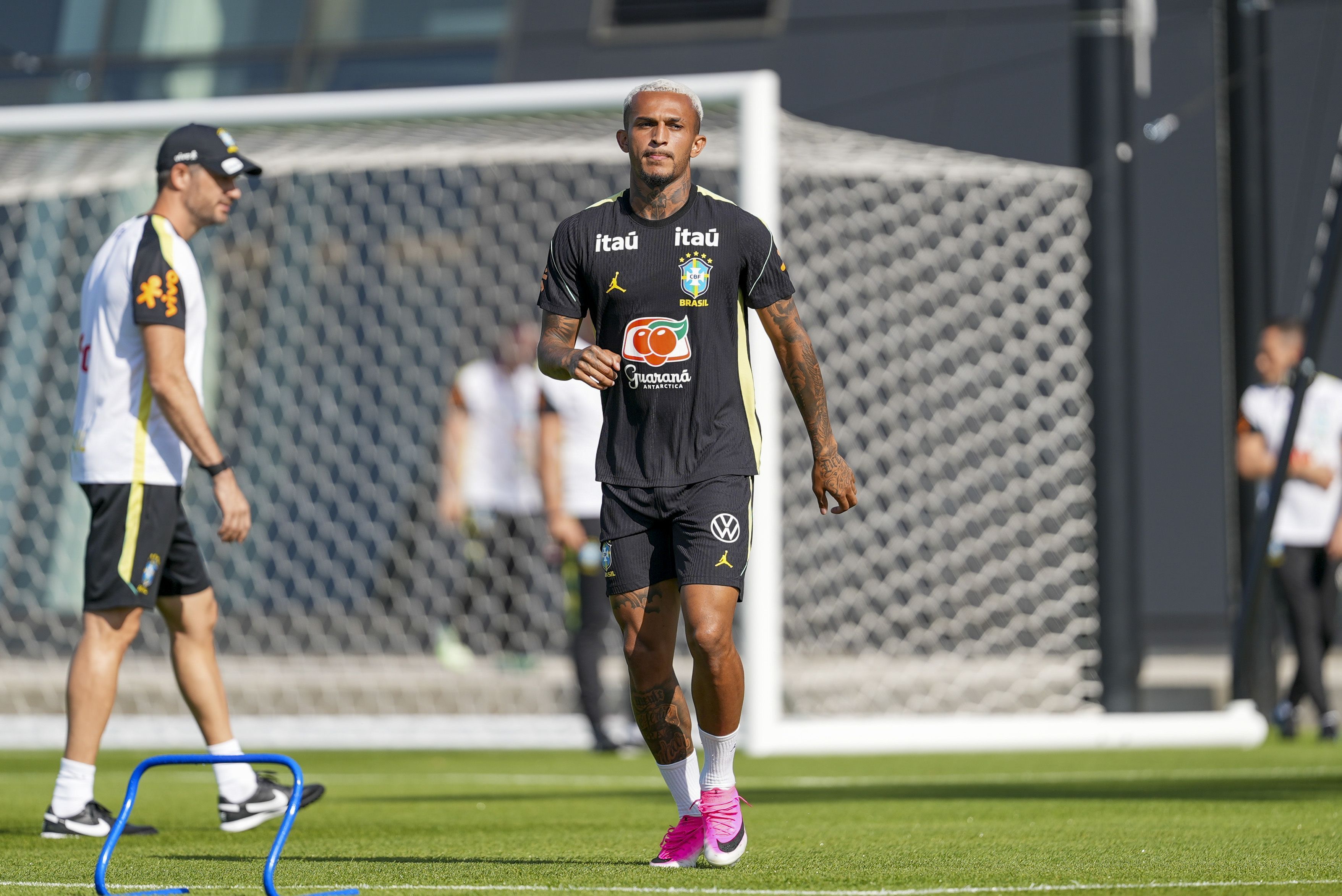 Ex-Atlético, Sampaoli manda recado a Wesley após corte na Seleção: 'Muito triste'