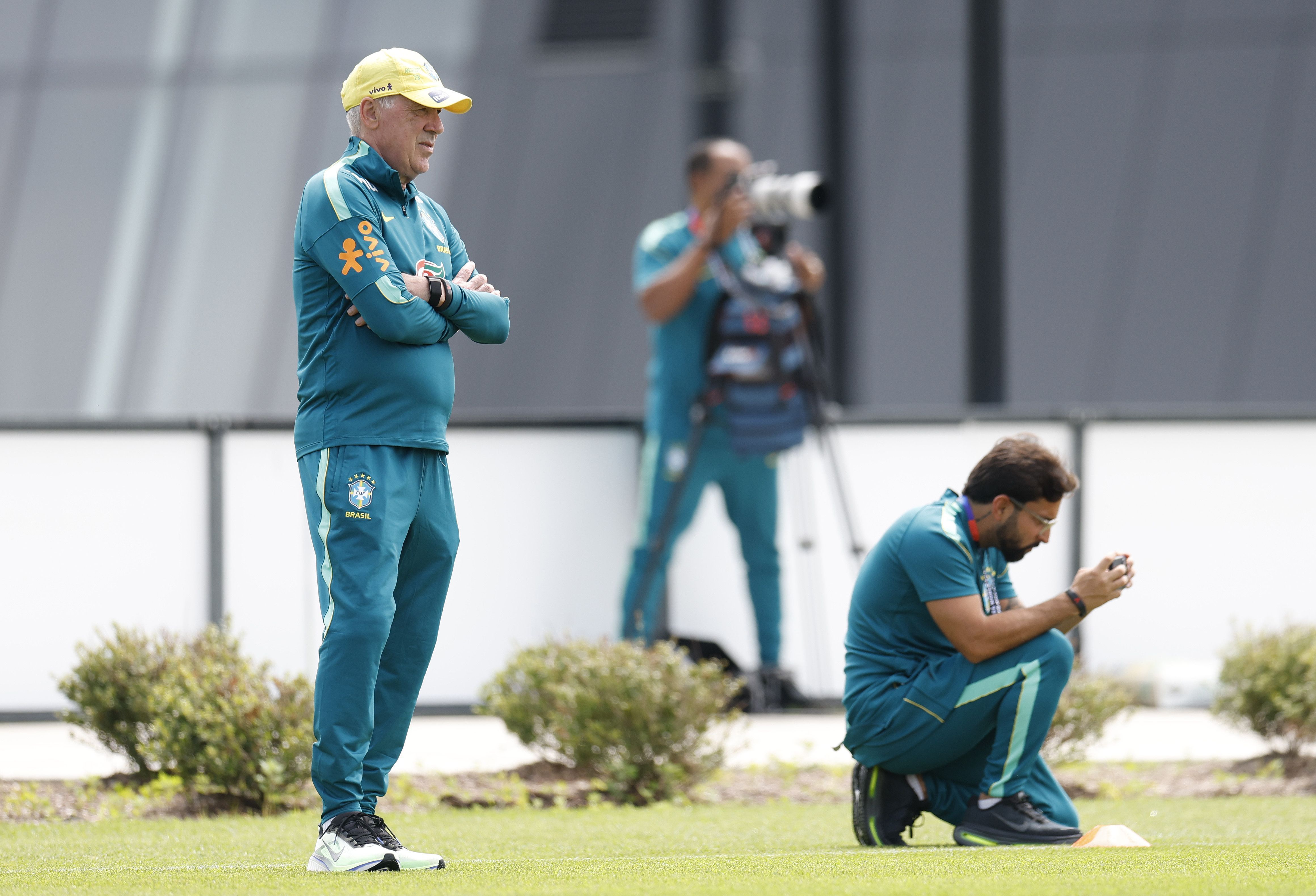 Ancelotti faz testes e indica mudanças na Seleção Brasileira para estreia na Copa
