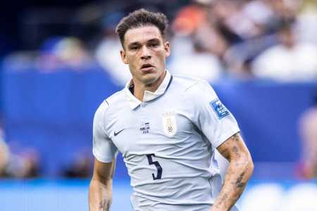 Volante se lesionou atuando pelo Uruguai na Copa