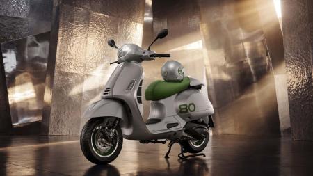 Vespa 80 Anos