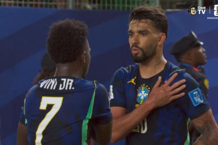 Vini e Paquetá celebram gol do camisa 7 pelo Brasil na Copa