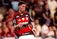 Vitão luta por espaço, mas entende concorrência no Flamengo: 'Aprender'