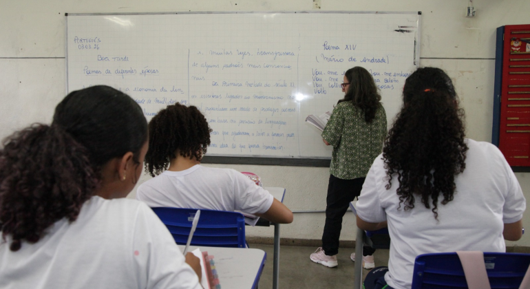 PBH abre concurso com 112 vagas para professores da Rede Municipal de Educação