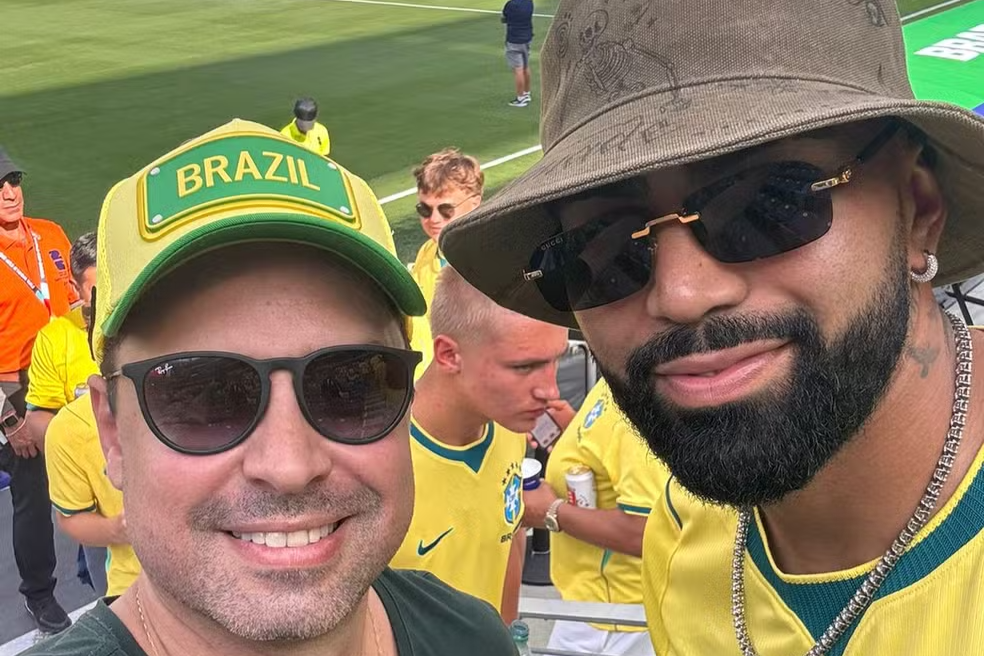 Gabigol, do Santos, assiste Brasil x Marrocos em estádio nos Estados Unidos