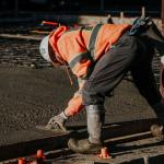 Revolução na engenharia: concreto feito com água do mar e areia transforma obras costeiras