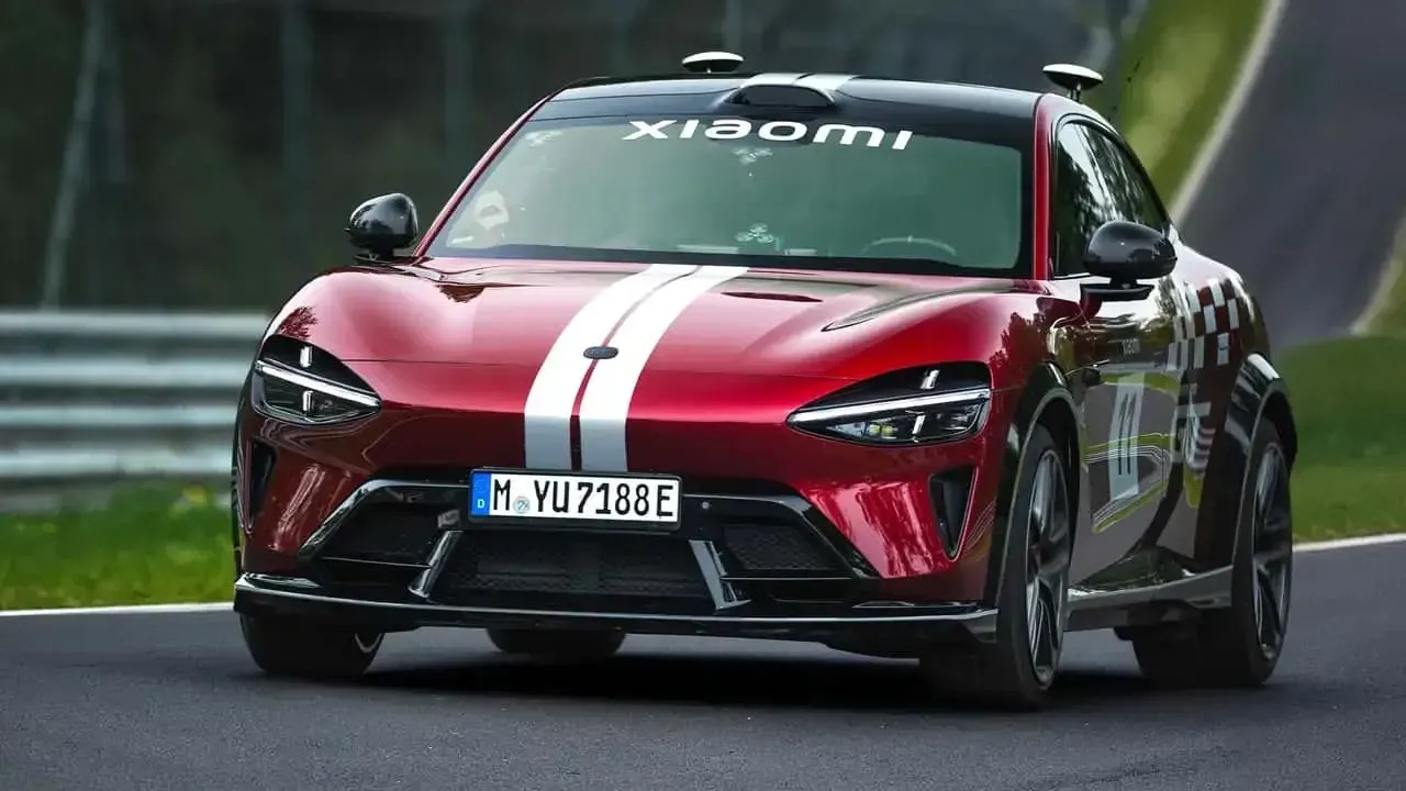 Rival de Apple e BYD leva SUV autônomo a Nürburgring e faz volta sem piloto